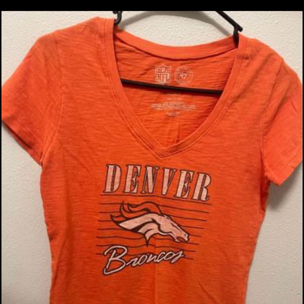 Denver broncos game day t shirt size small. NFL fan gear